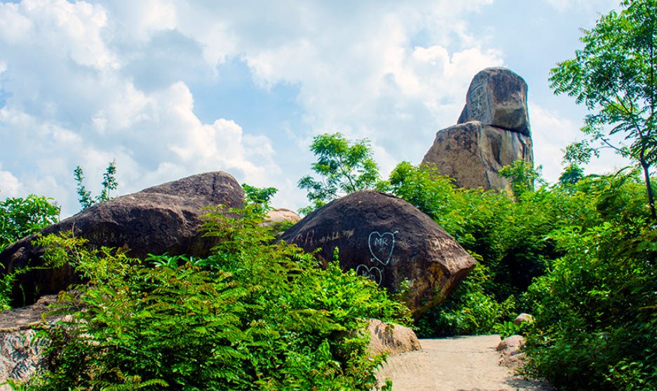 Mama Bhagne Pahar, Birbhum, West Bengal - Vushii.com